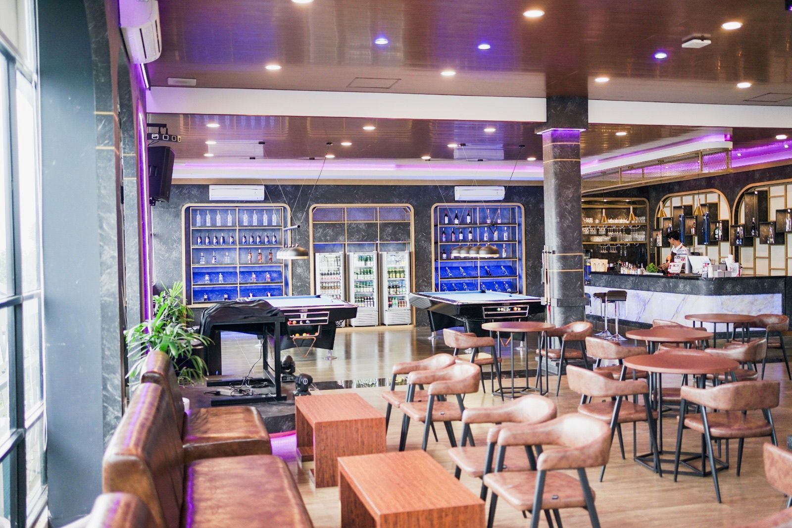DIALOGUE BAR & BISTRO